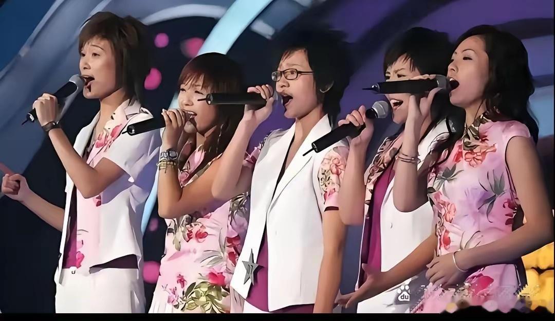 如今再看超女前5强，感觉有些魔幻。五个女孩子，三个没孩子，二个没结婚，二个离过婚