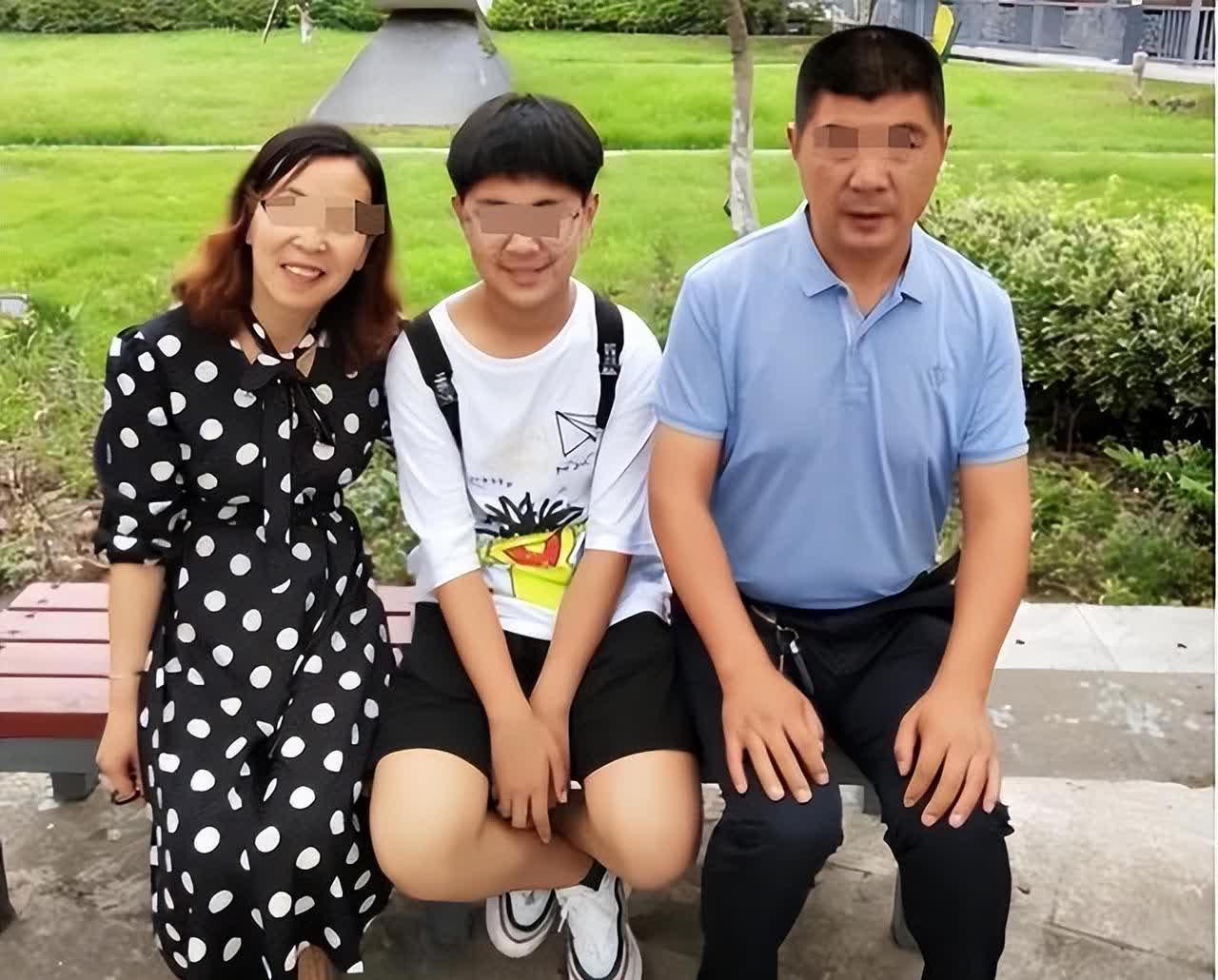 我有一舅，今年小孩高考，成绩高于重本线20多分，现在录取通知书也下来了，很多亲友
