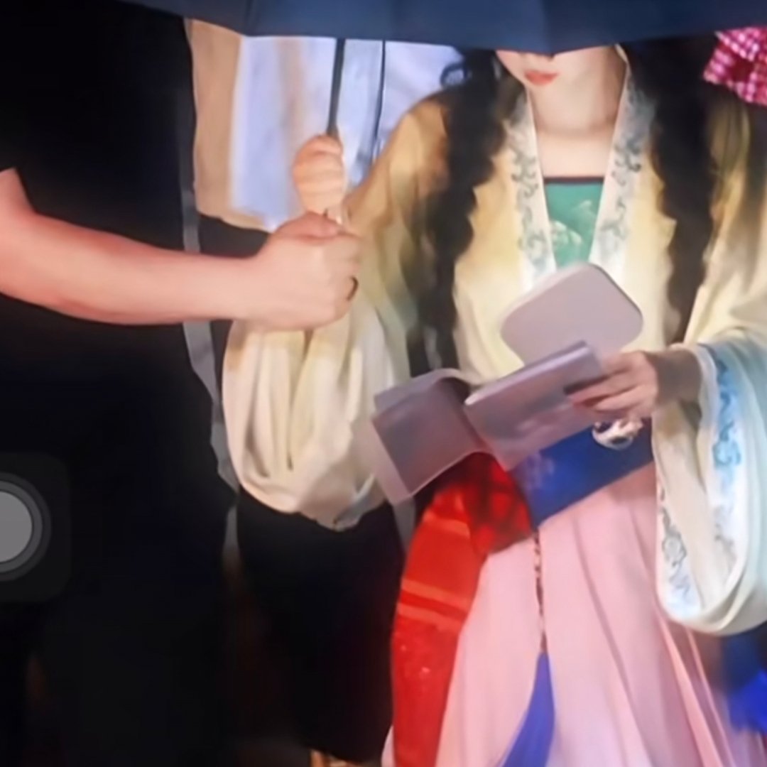 孩子手也太小了 好娇啊 