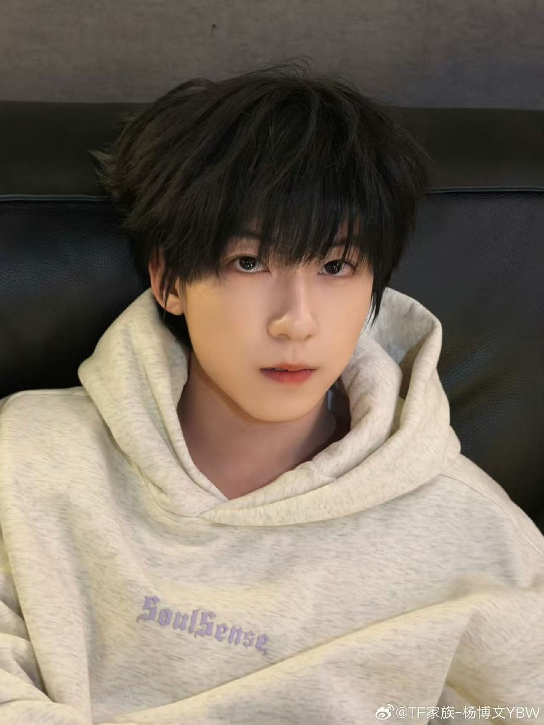 杨博文怀念轻松惬意的休闲时光 杨博文怀念在公司休闲时光杨博文怀念轻松惬意的休闲时