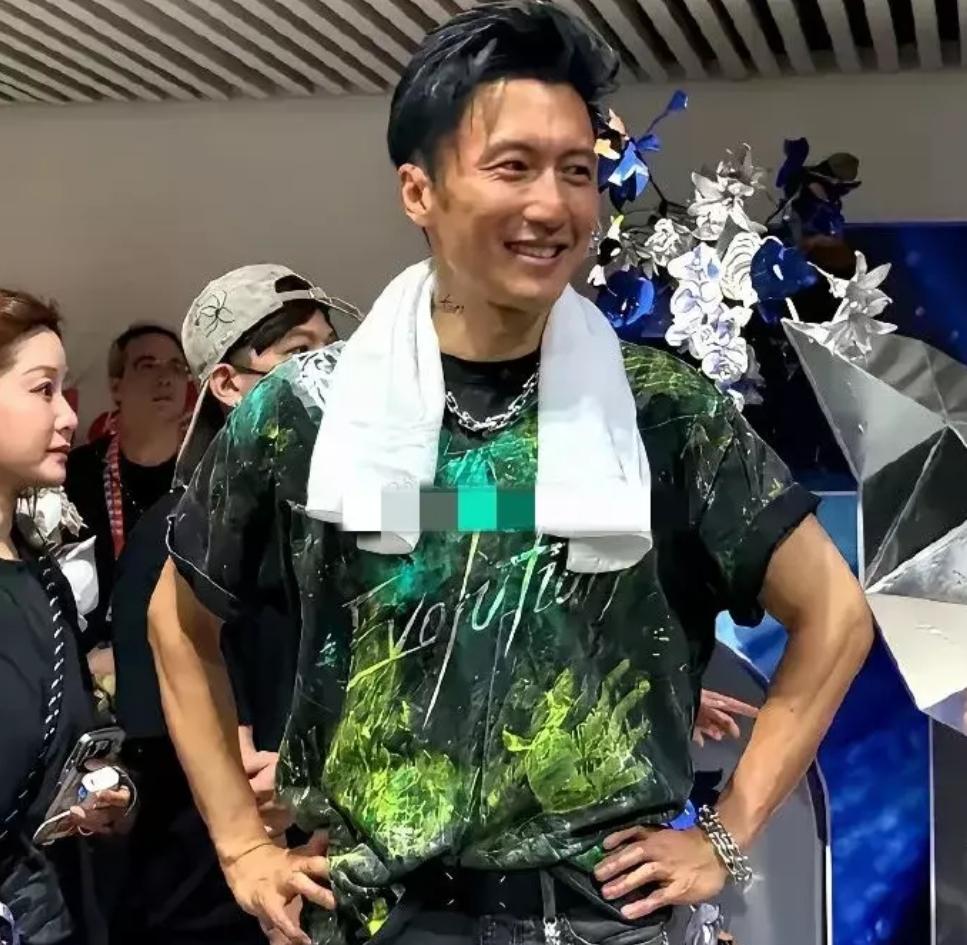 姐弟恋的分水岭来了：45岁谢霆锋忙着赚钱养娃，56岁王菲退休娱乐 明星