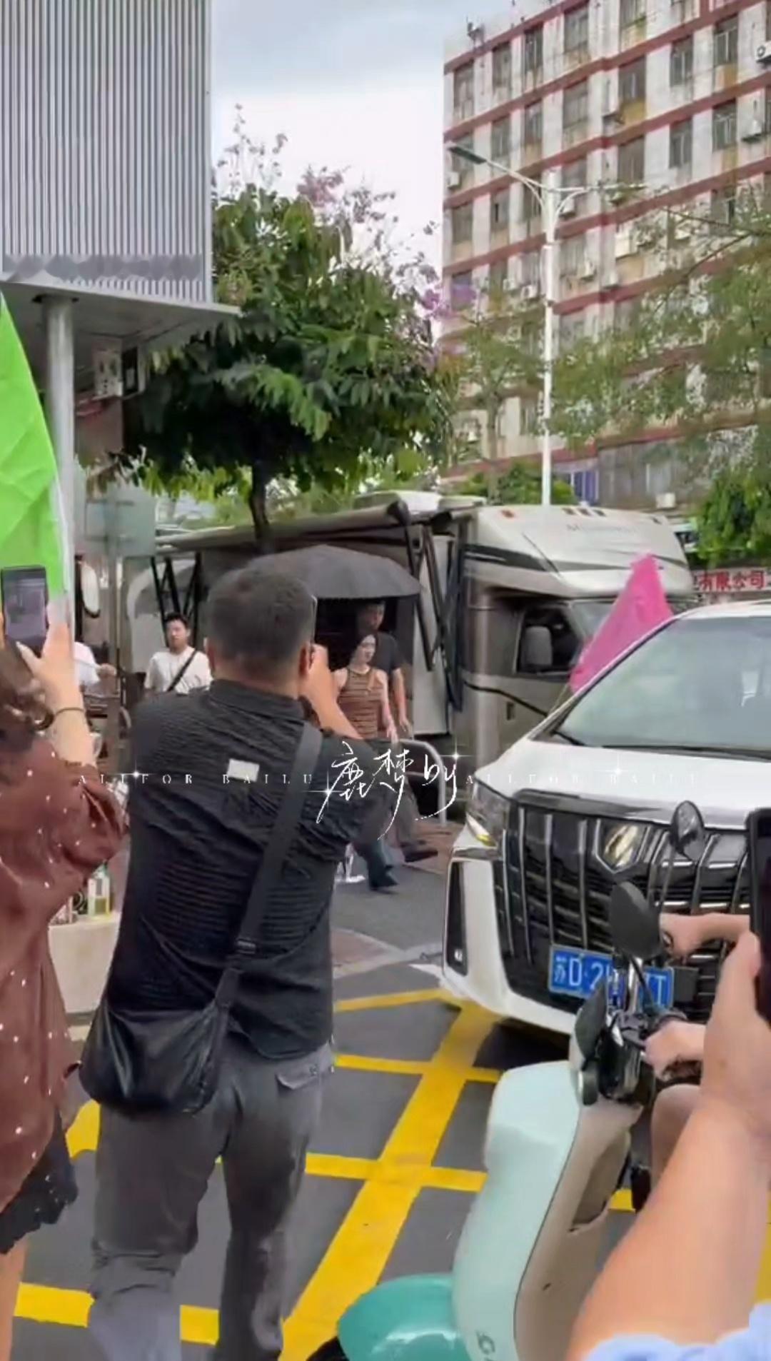 人好多呀 只拍到了这么一丢丢 也是很厉害了白鹿王韵娜