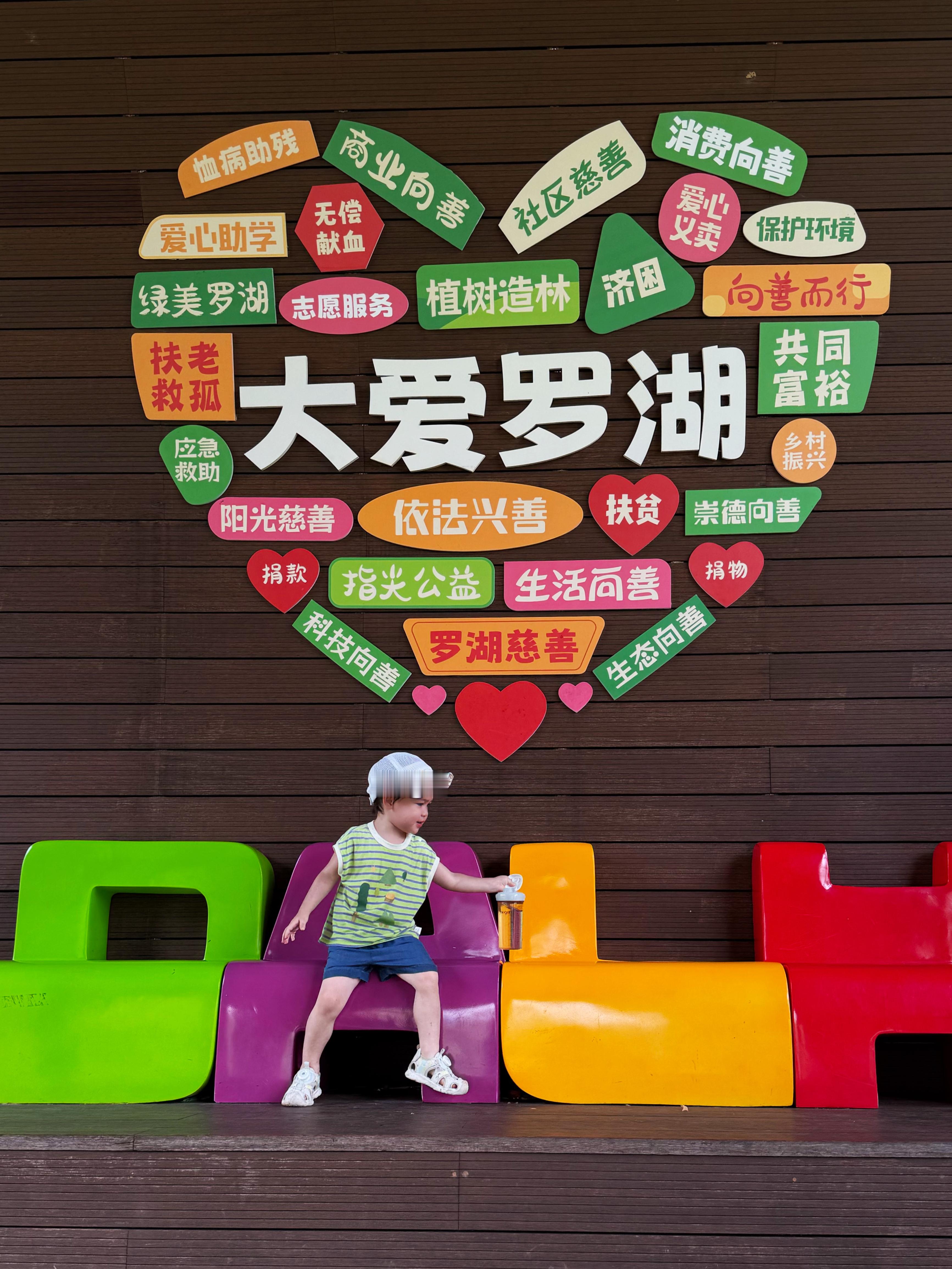 此二人又发现一个夏日遛娃（暴晒）的好去处☀️游乐宇宙