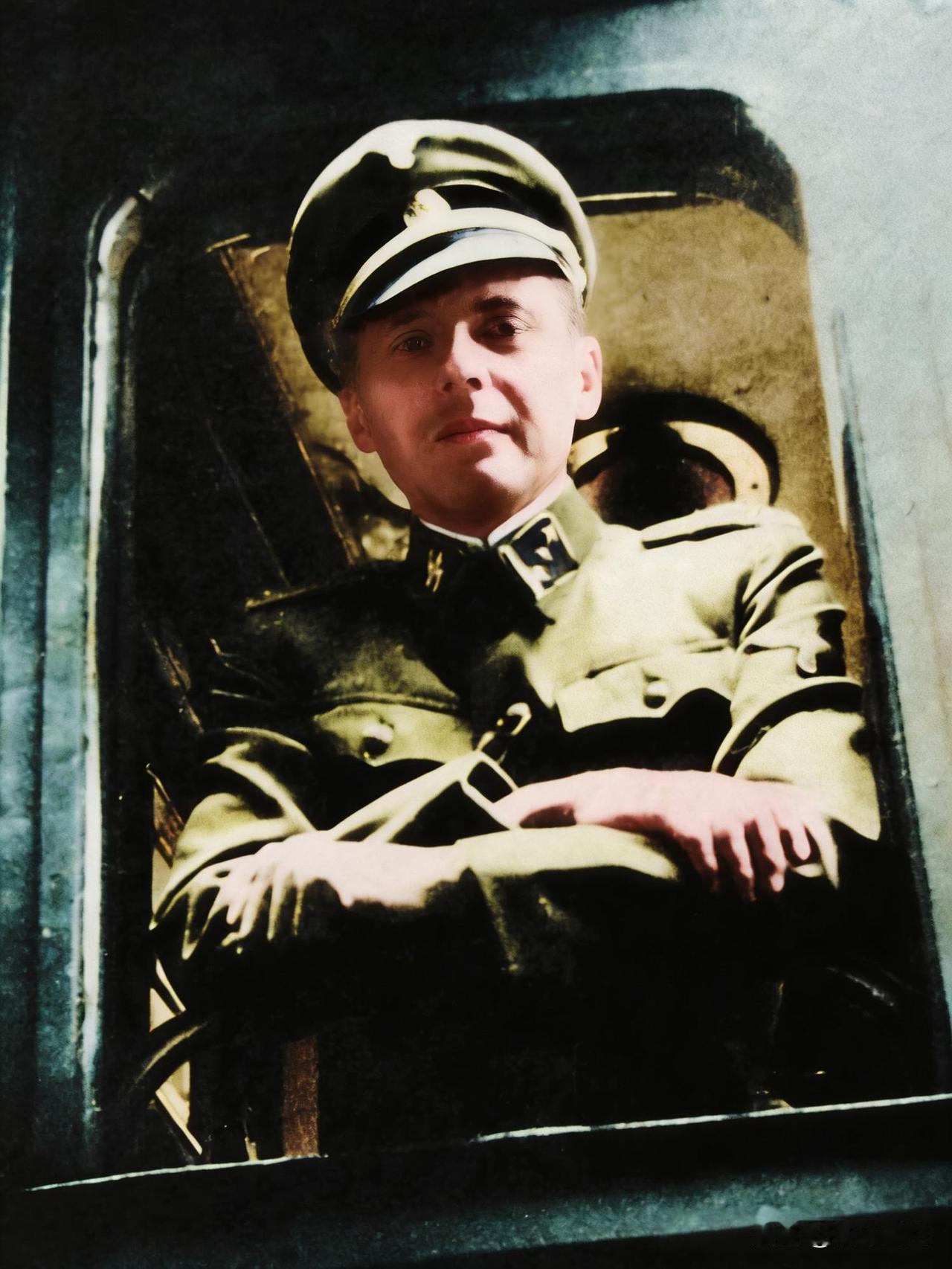 死亡天使：约瑟夫·门格勒

约瑟夫·门格勒是优雅表象与极端冷酷的可怕结合。在奥斯