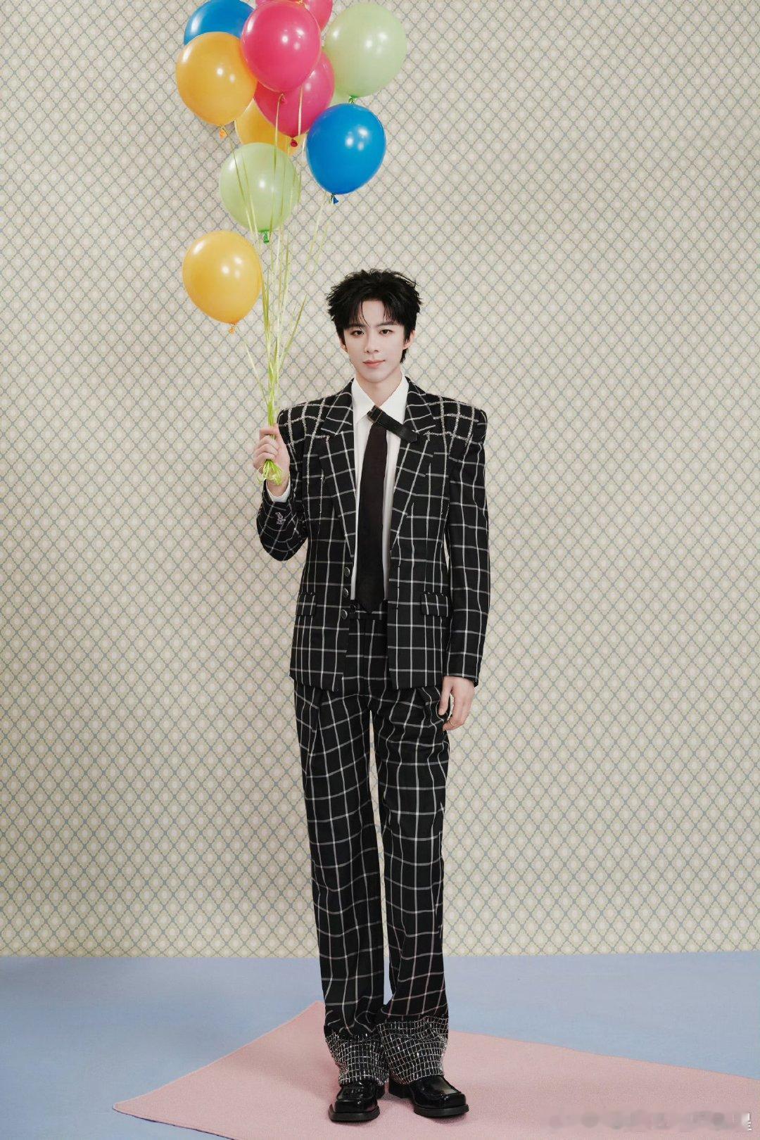 刘宇宁理性与感性，交织成格纹刘宇宁理性与感性交织成格纹