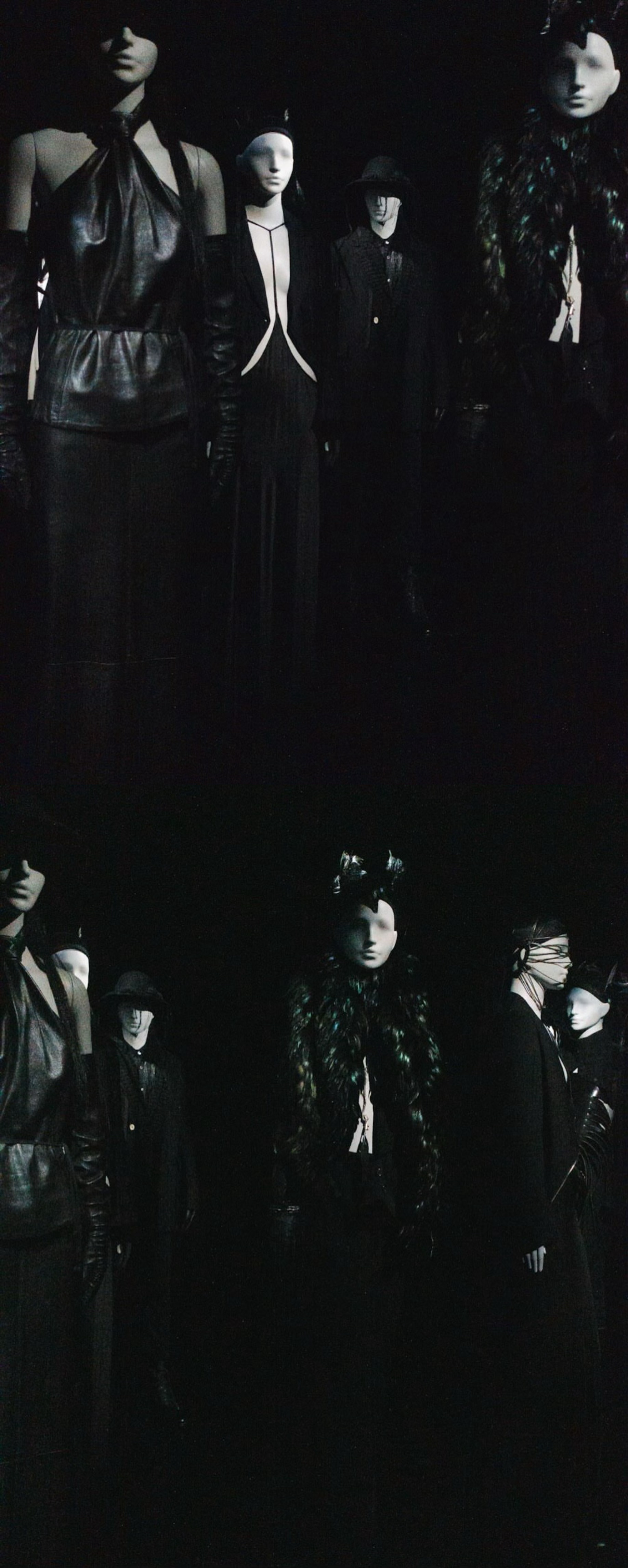 正在比利时博物馆中展出的“安特卫普六君子展”。 