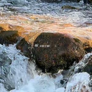 京城恒润大酒店门口。国内某顶尖中医大学研究生毕业十年聚会散场，送完老师与同学，云