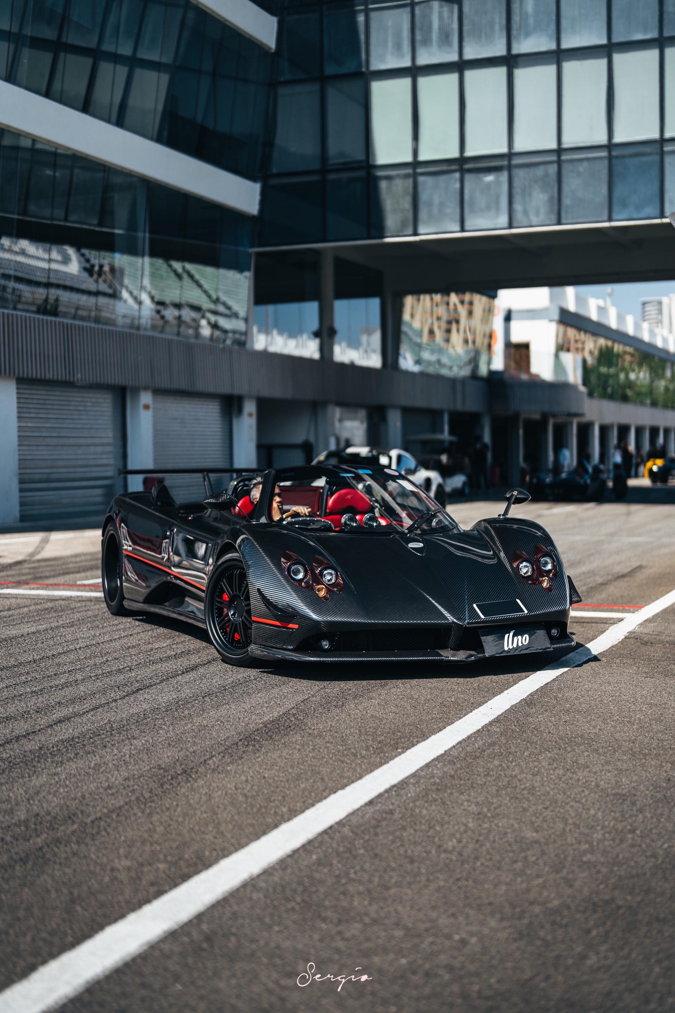 红碳的帕加尼Zonda F敞篷。这台编号为76074的Zonda F ...