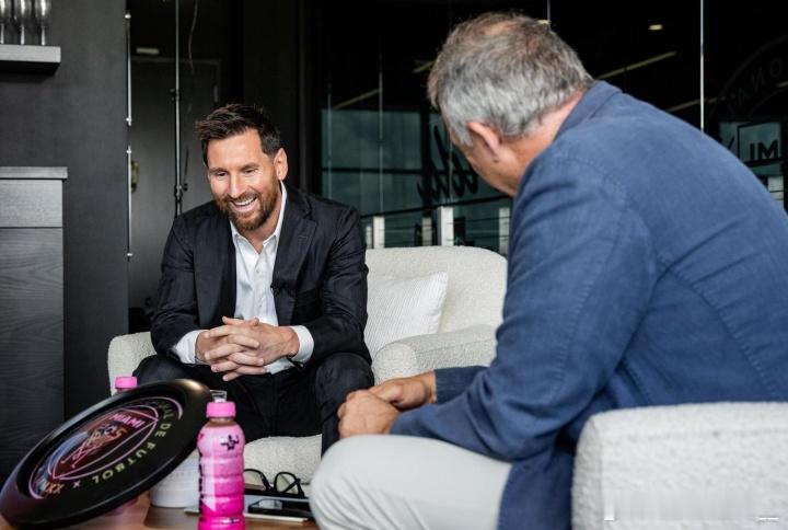 重磅！每体专访梅西明日上线，谈离开巴萨、迈阿密生活、未来……梅西梅西重回诺坎普球