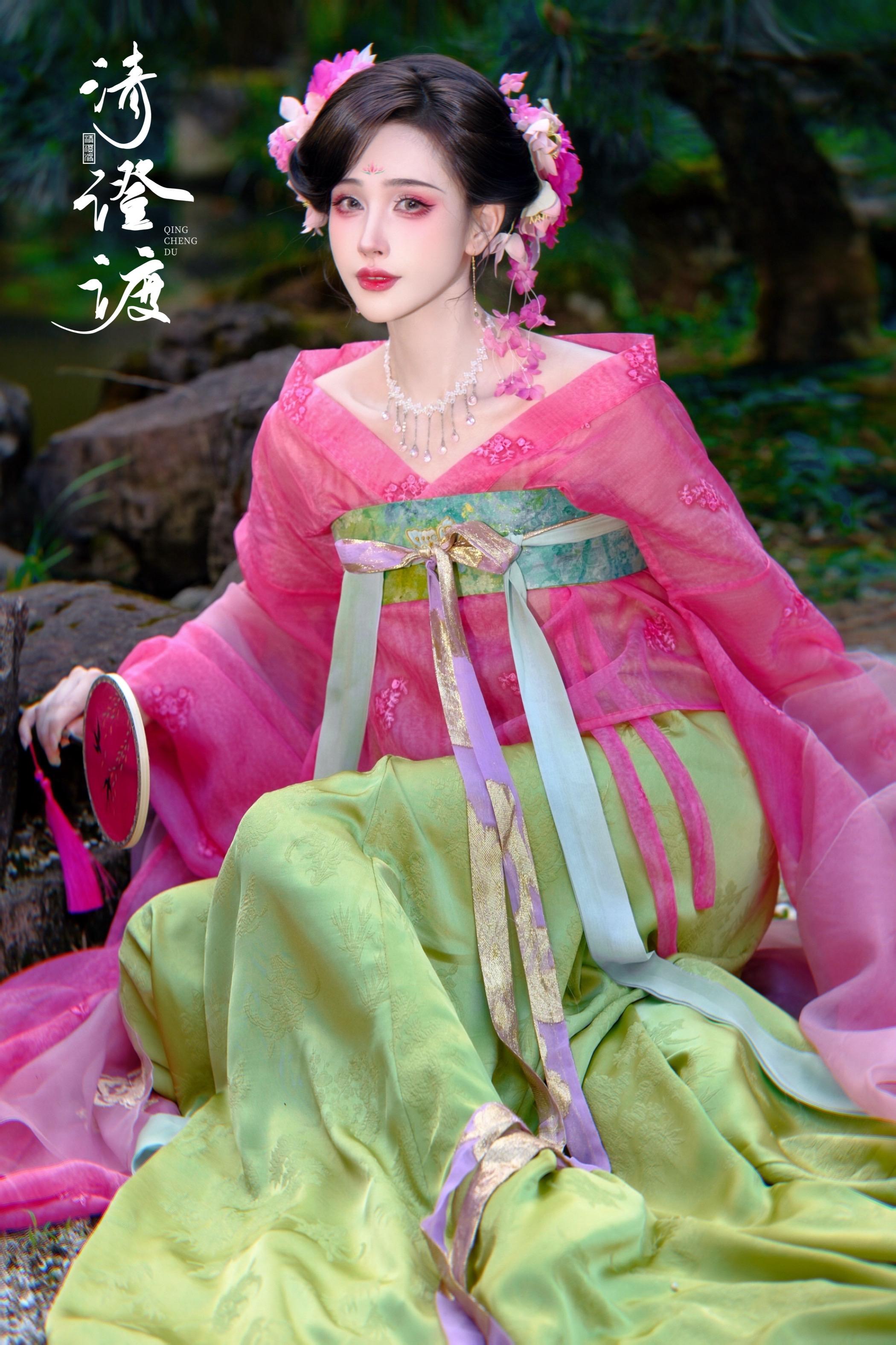 天姥山中有仙女 以花为簪 做自己的花仙子 今生簪花今生有钱花 东方古典美
