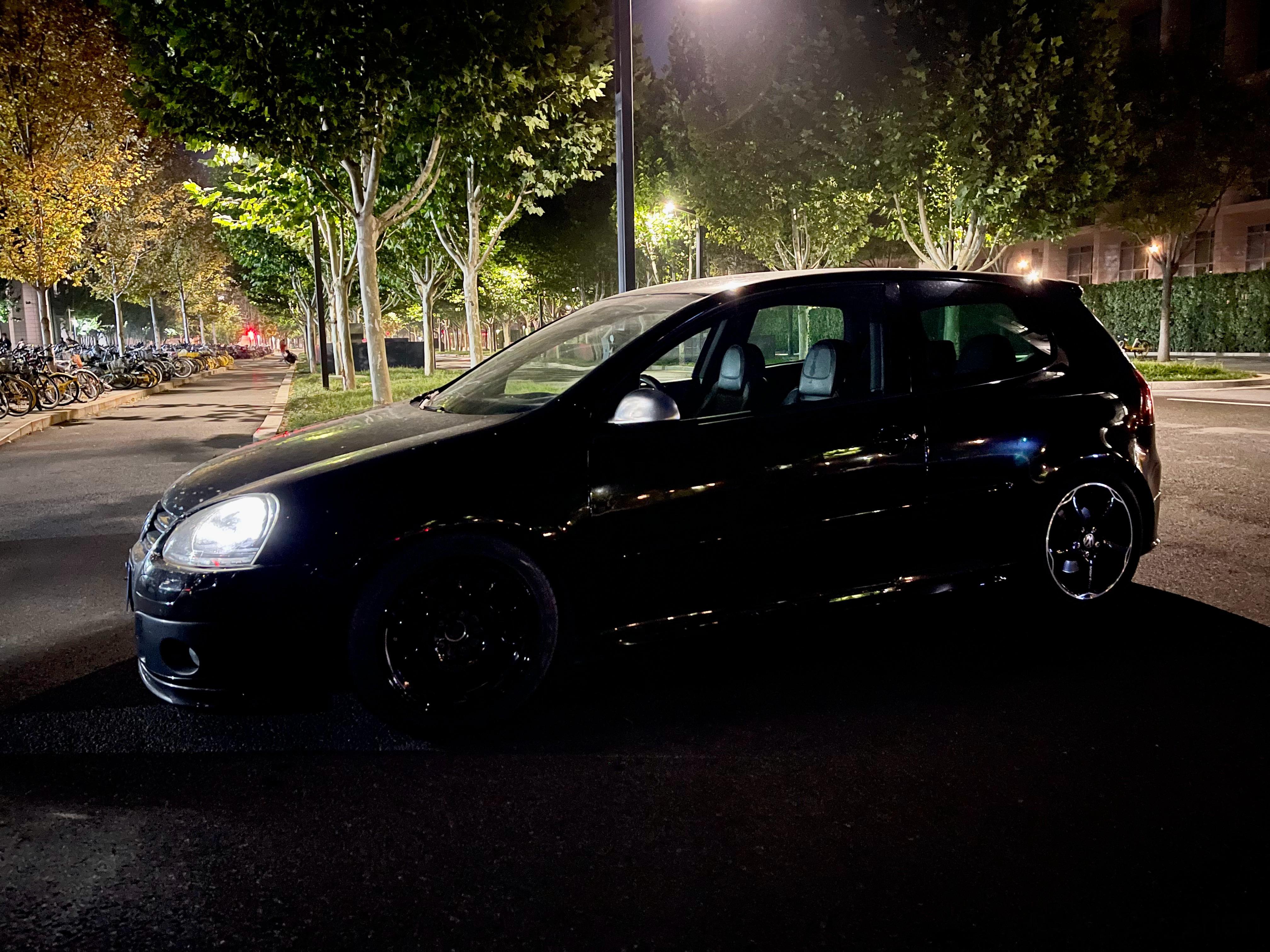 和大学时候的好友约了个晚饭，一眨眼七年了，依旧最爱高尔夫，但确实孤傲了不少。 ​