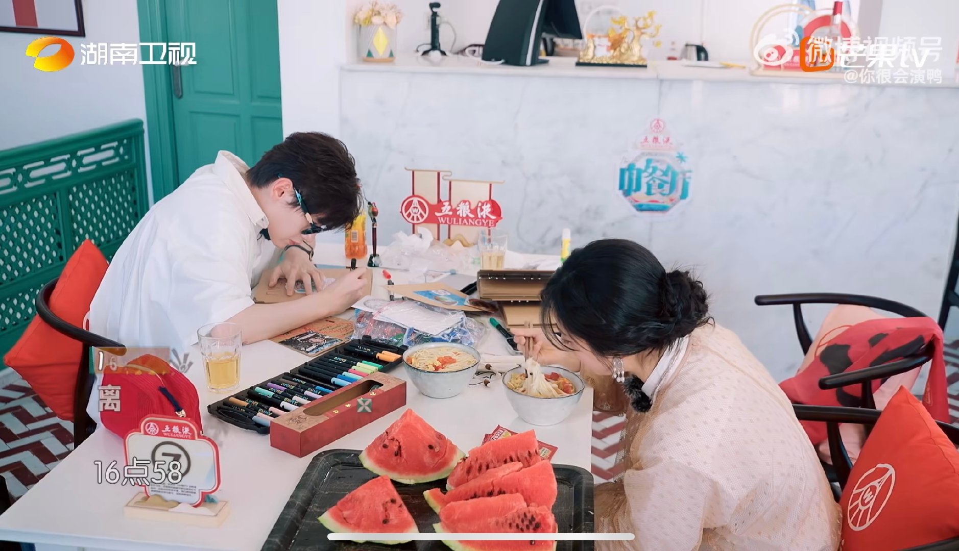 我上班就沈月翟潇闻这样 餐厅营业在即菜单未妥，沈月翟潇闻一句“完蛋咯，反正也干不