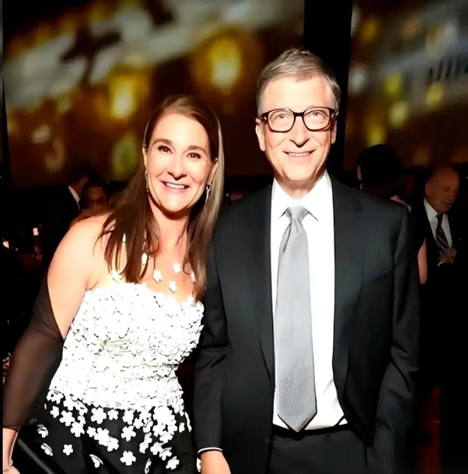 萝莉岛丑闻让人想起了年轻时媒体和杂志对盖茨和巴菲特的吹捧。
     那时对巴菲