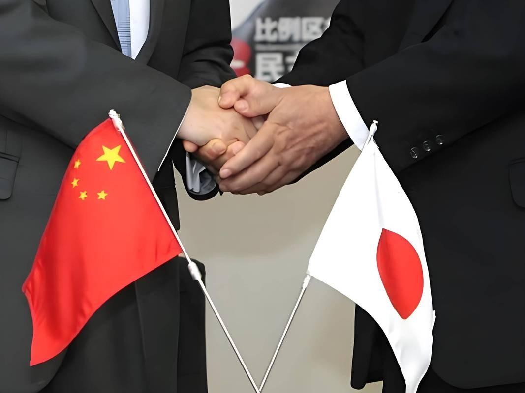 日本外相这次是真的闯了大祸！借着“南海仲裁案”十周年的节点，日本外相茂木敏充非要