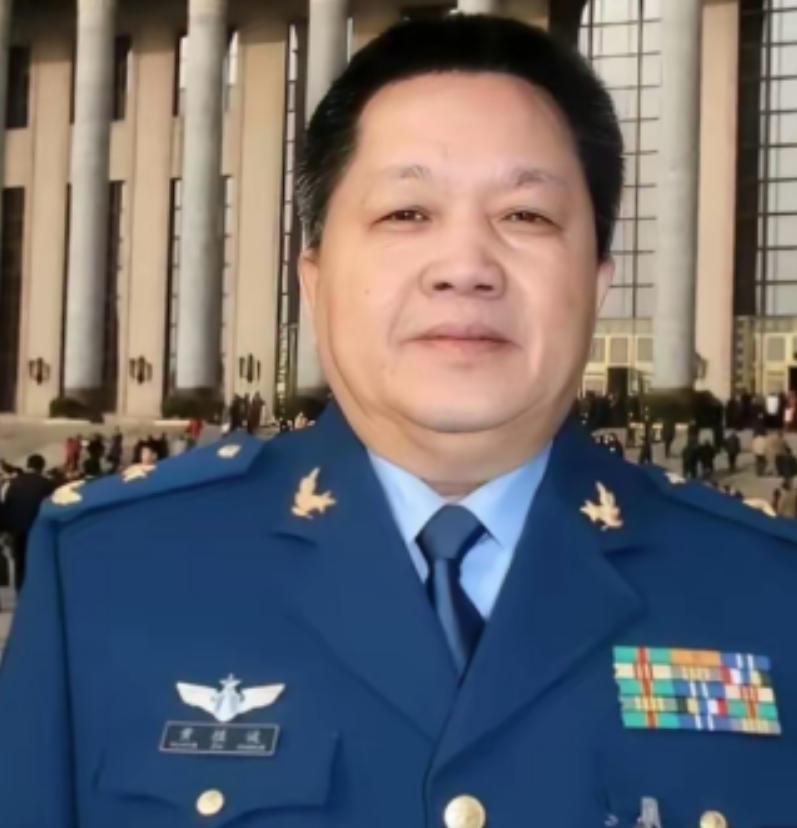 1981年，台湾飞行员黄植诚，驾驶最先进的飞机向大陆投诚，却被后座飞行员察觉，黄