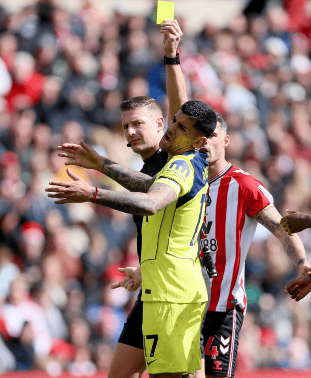 同期后卫最多！自21年8月英超首秀后，罗梅罗总计领到40张牌