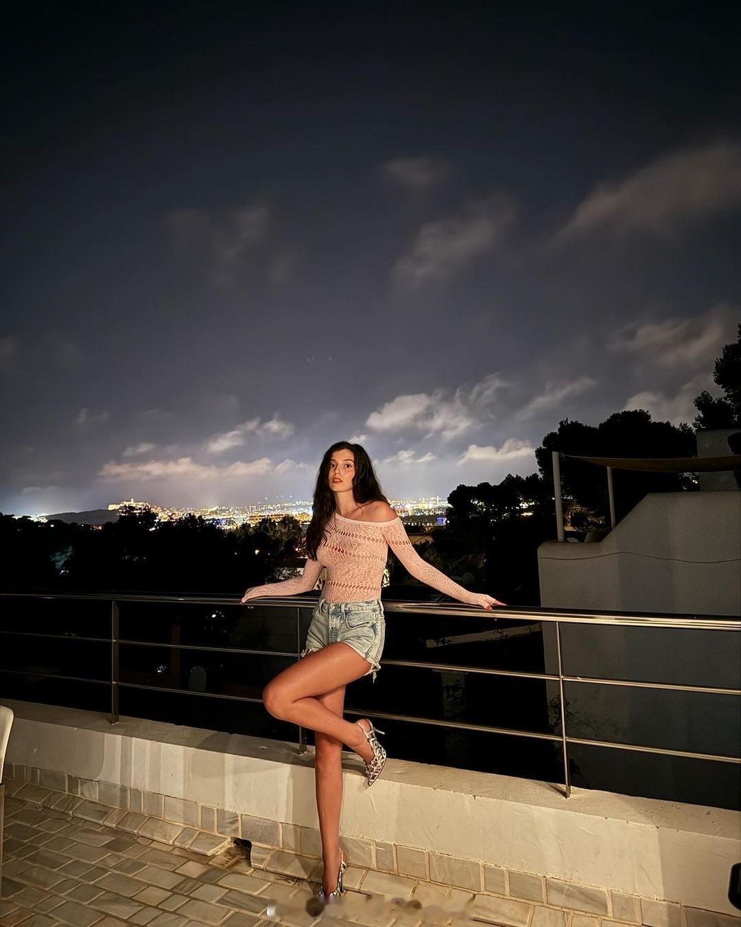 《我的天才女友》“莉拉”盖娅·吉拉切 Gaia Girace 分享新照！她有出演