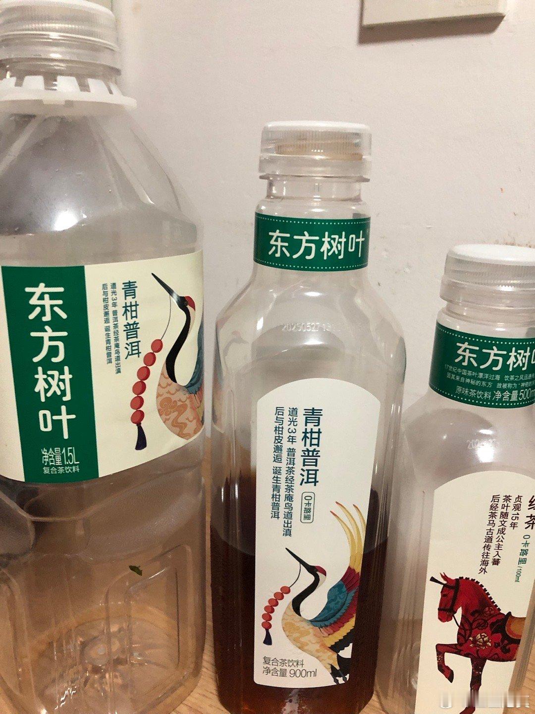 1.5L装的东方树叶哈哈哈哈哈哈我也有。超大杯（瓶）、大杯（瓶）、小杯（小瓶）。
