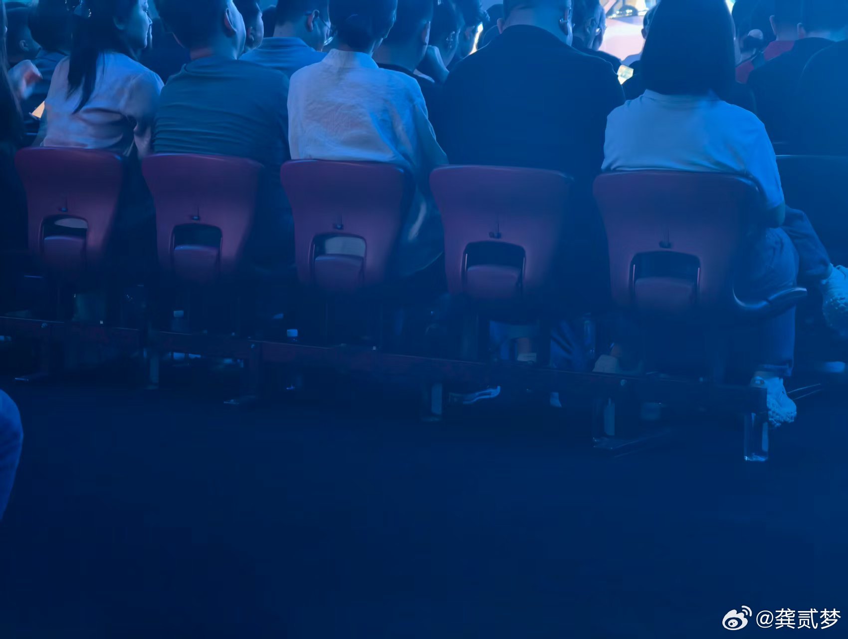 极狐发布会这个椅子不会是阅兵拖过来的吧 ​​​