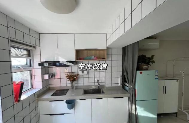 我邻居张阿姨，今年68，住6楼没电梯。前年摔了一跤后，爬楼跟上刑似的，每次得歇三