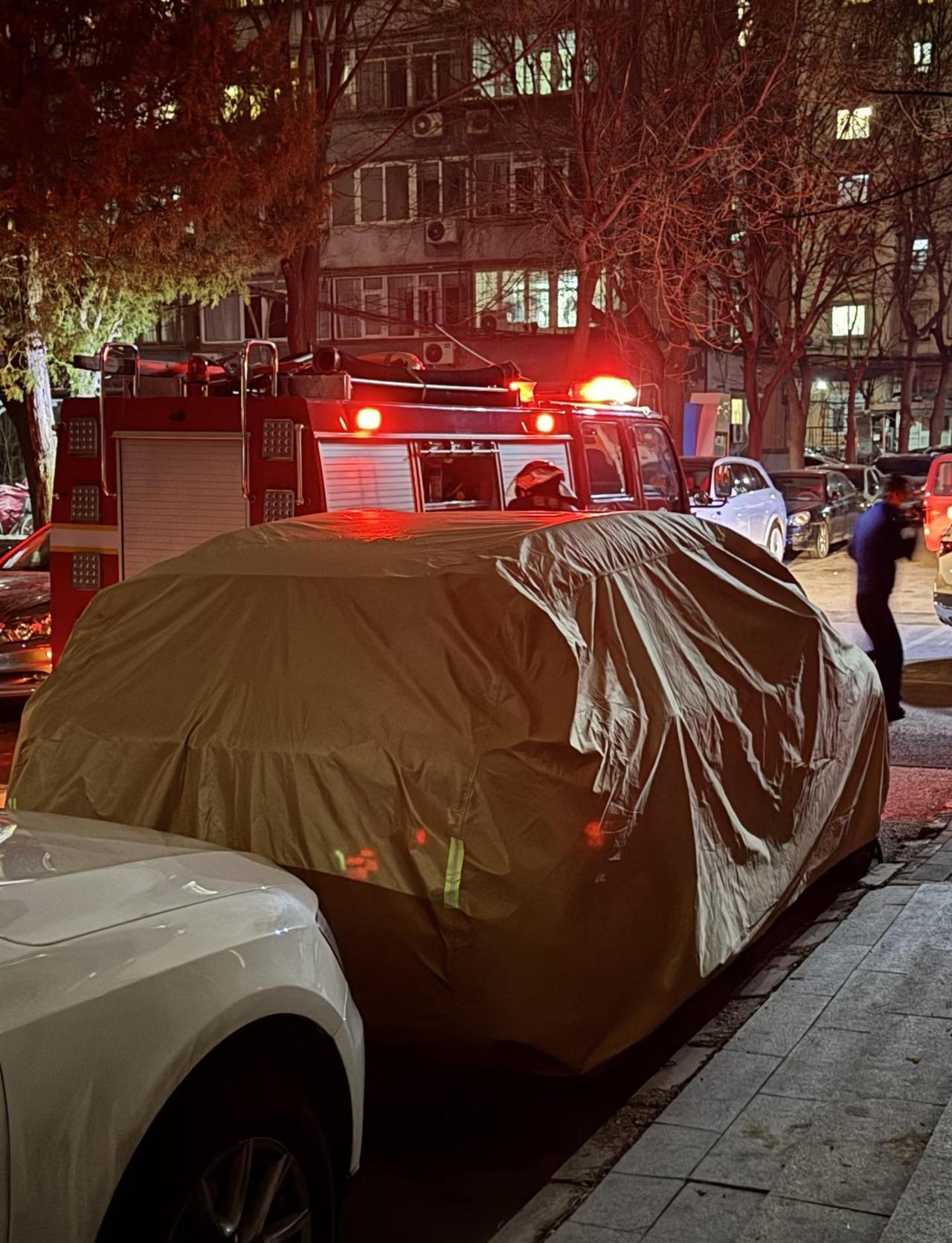 北京北三环消防响应速度一流
楼里有很重的烧焦味
物业排查的同时报了119
10分