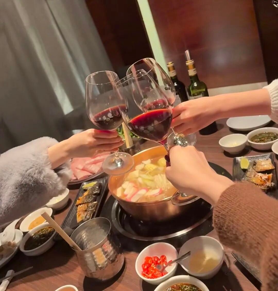 最后一杯 敬你和别人暖味聊骚 我还在想着解决问题 原谅一切重归于好 