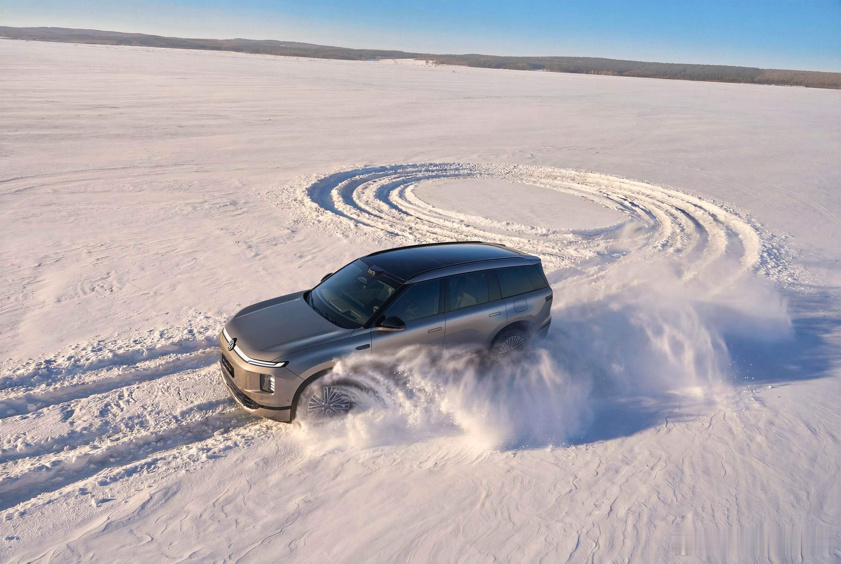 在漠河没看成极光，却看到这张大众ID.ERA 9X以极光为背景的照片，这车颜值确