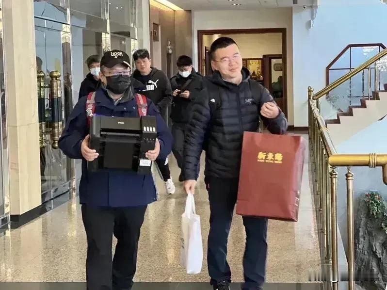 厦金海域翻船事件善后谈了16伦还没结果，这次台海巡署太嚣张了，居然把打印机都搬走