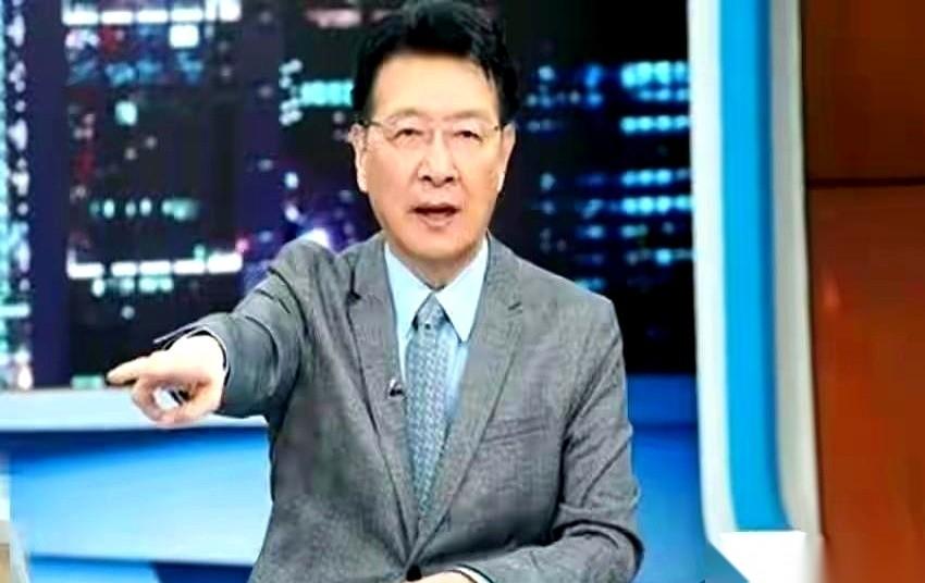 见过翻脸比翻书还快的，但真没见过像赵少康这么离谱的。
前一秒把你捧上神坛，下一秒