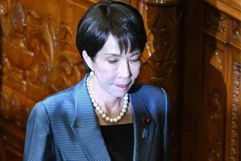 高市早苗这下是真慌了！靠“反华”博出位，现在捅了马蜂窝，国内抗议四起，转头想抱美