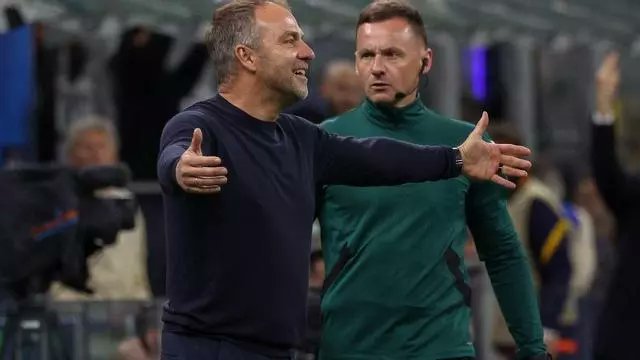 记者塞巴斯蒂安·斯塔切夫斯基在莱万多夫斯基的传记中写道： 安德烈亚斯·克里斯滕森