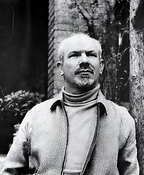 一直以为他就是个好人，课本里那种，脸谱化的好人。直到今天才知道，这根本不是一个“