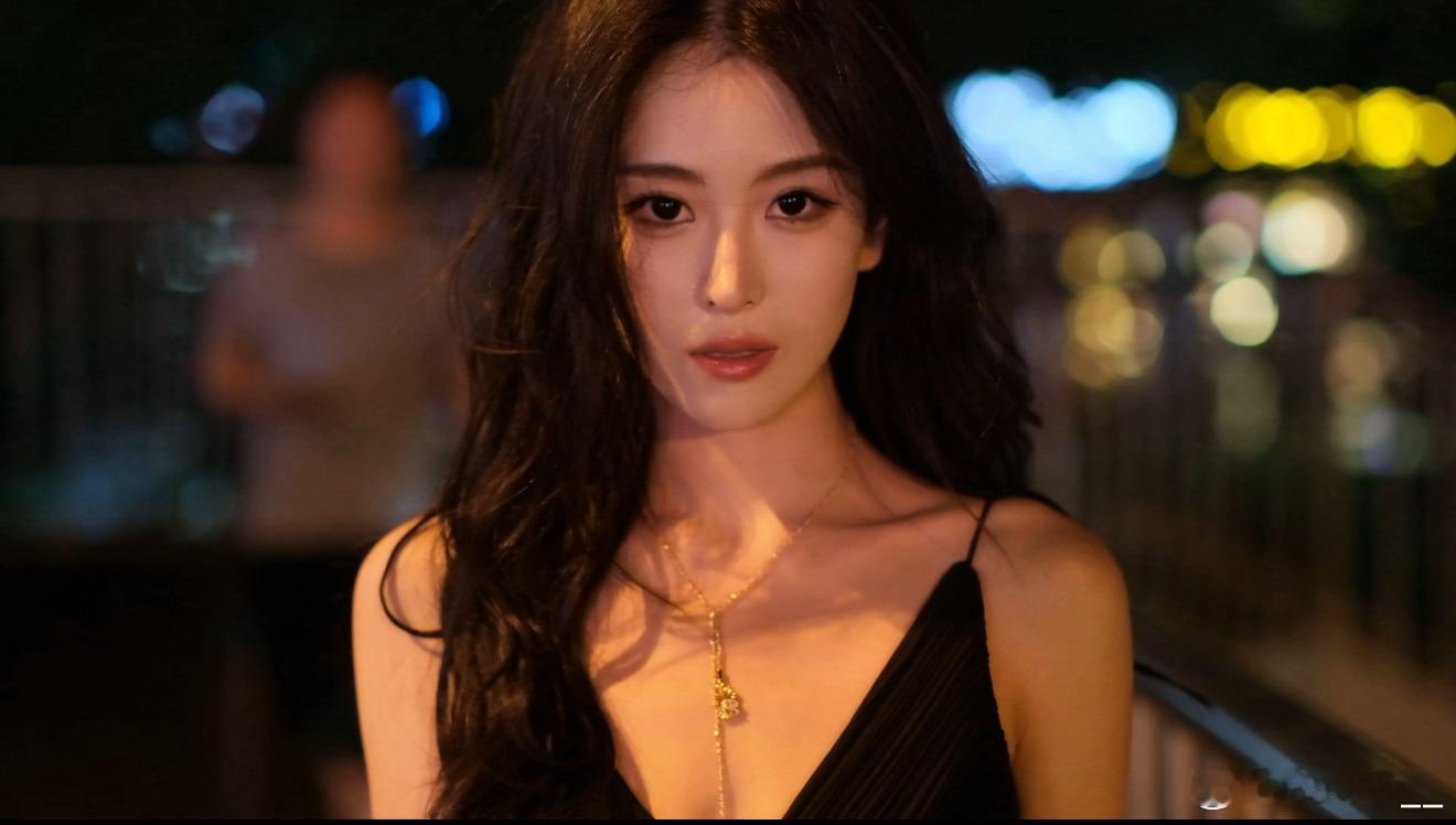 原来人可以度过无望的日子 抖落身上的灰雨 重披一身星光 ​​​