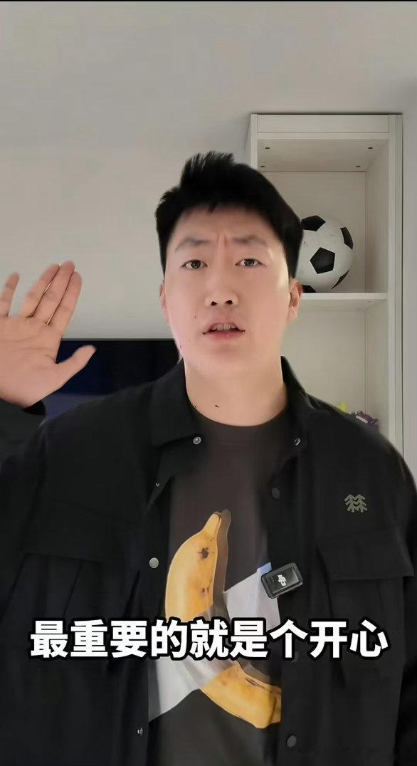 说只看一场结果看到天亮谁懂管泽元这个解说的含金量啊！太有感觉了啊！看球的最佳配置