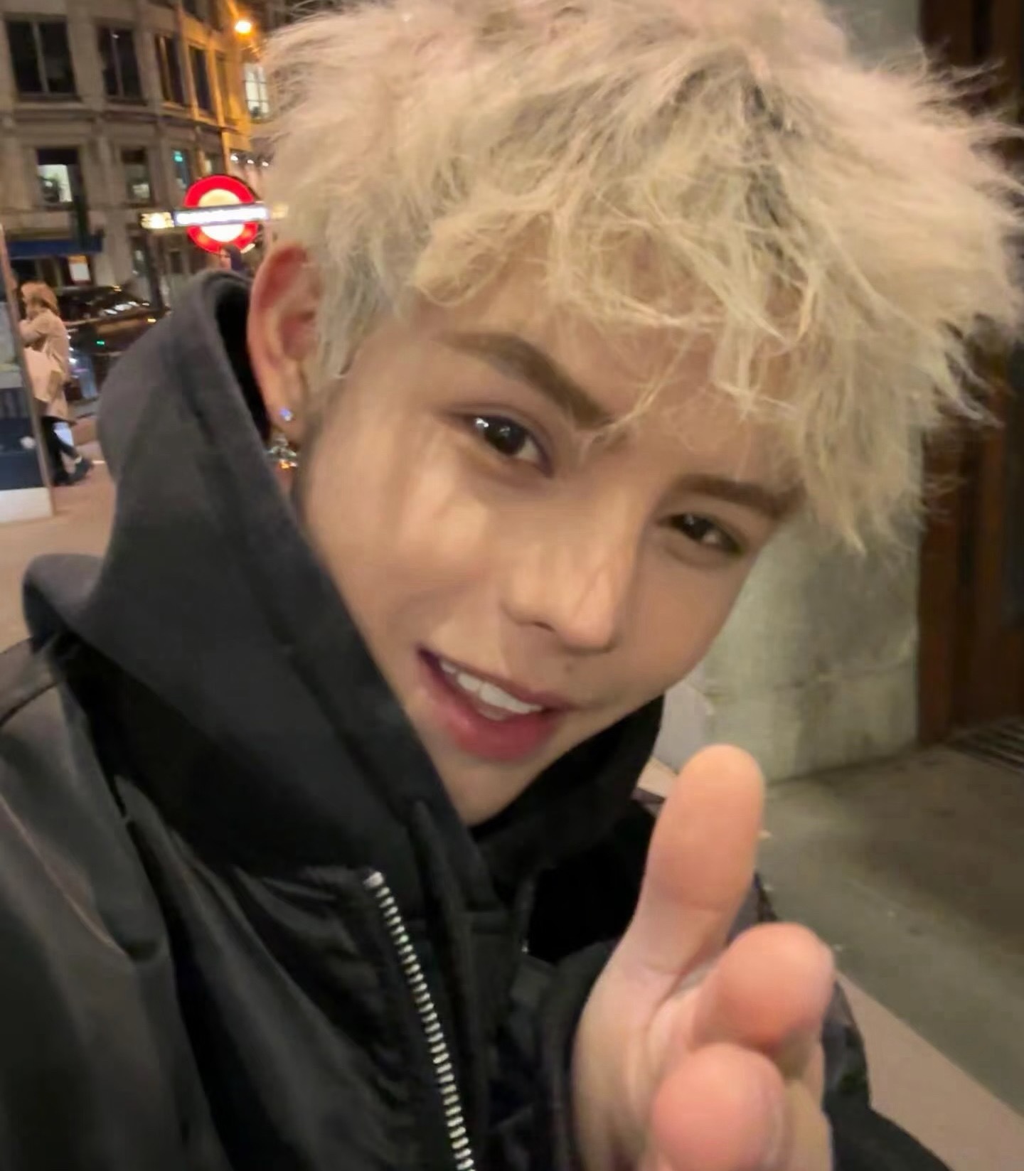 殷世航谈网红带货坑位费忽略身高，这个殷世航还是蛮帅的！ 