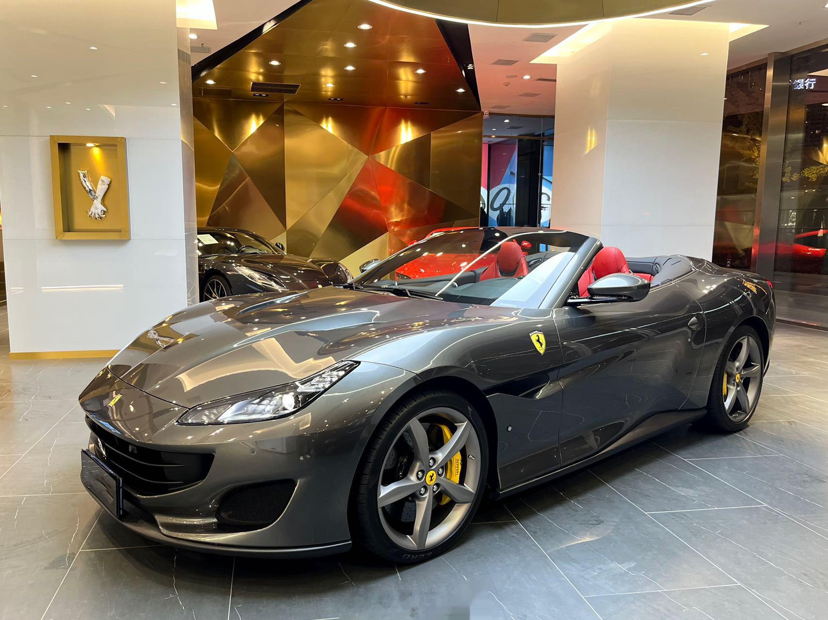 法拉利 Portofino 银色/红内[酷][酷]3.9T 600马力 V8，双