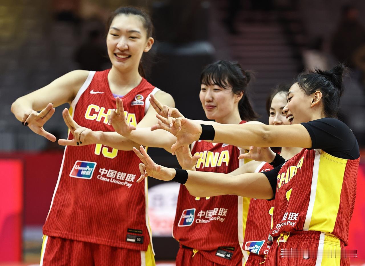 女篮世界杯！中国女篮四大主力个人数据如下:

1.罗欣棫   场均出场35.2分