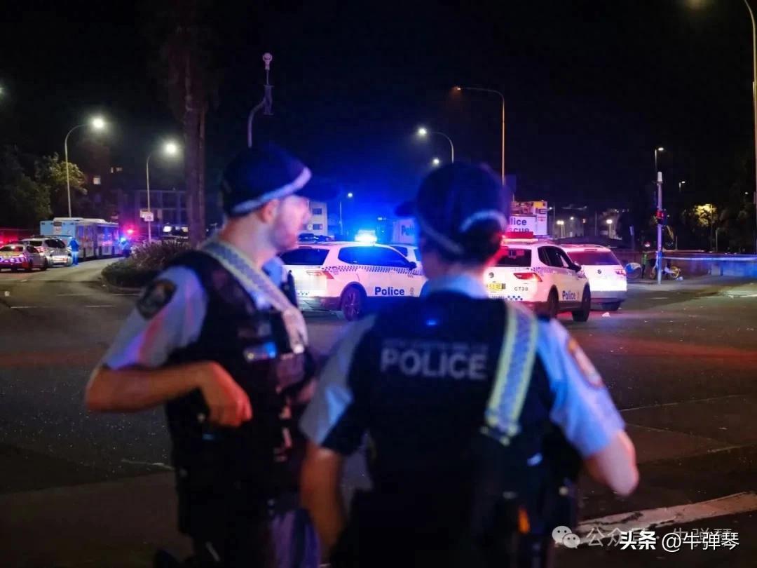 12月15日报道澳大利亚悉尼枪击案，这名澳大利亚汉子的空手夺枪，可以说是2025
