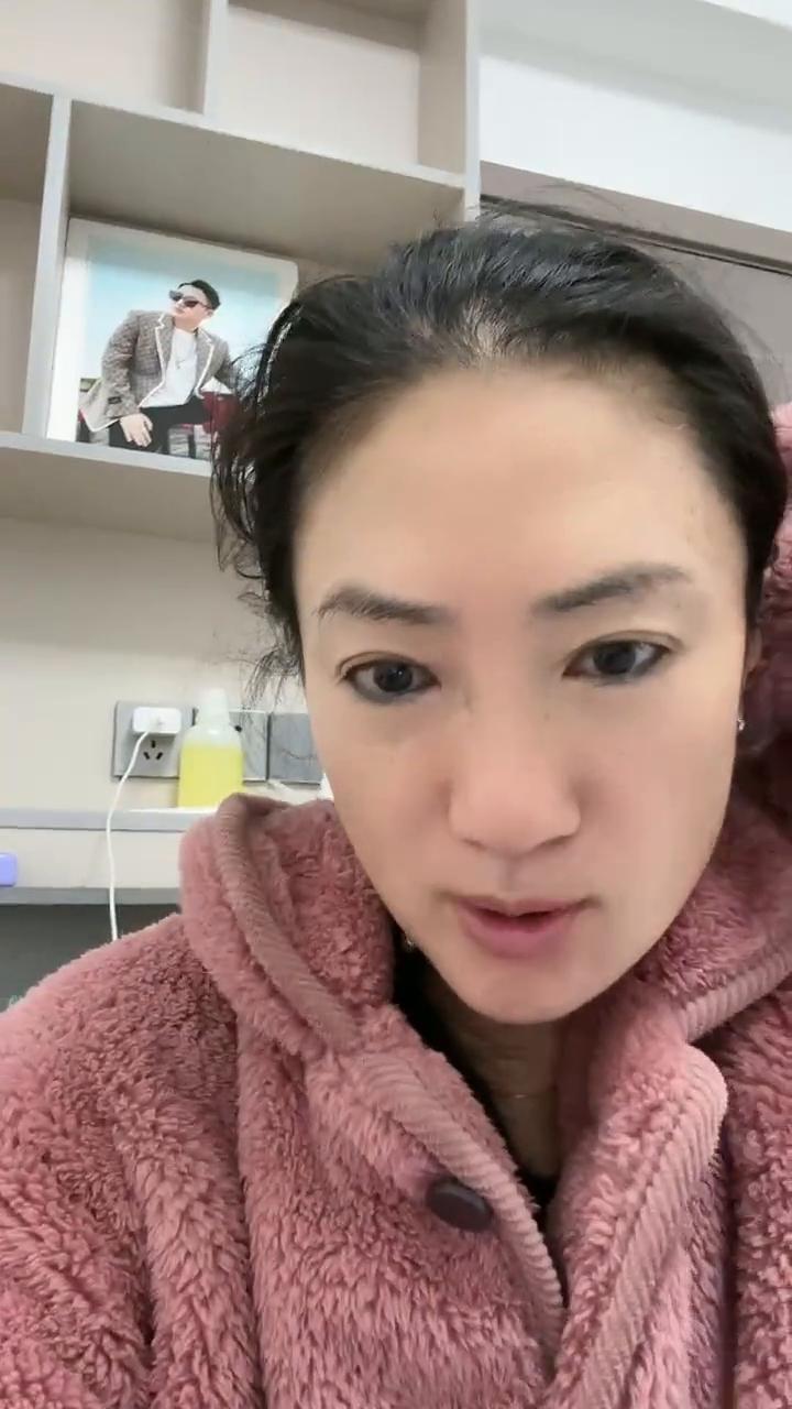 我新买的睡衣实际在南宁这个地方穿不了睡衣，但是我就冷，晚上自买了它之后穿上，晚上