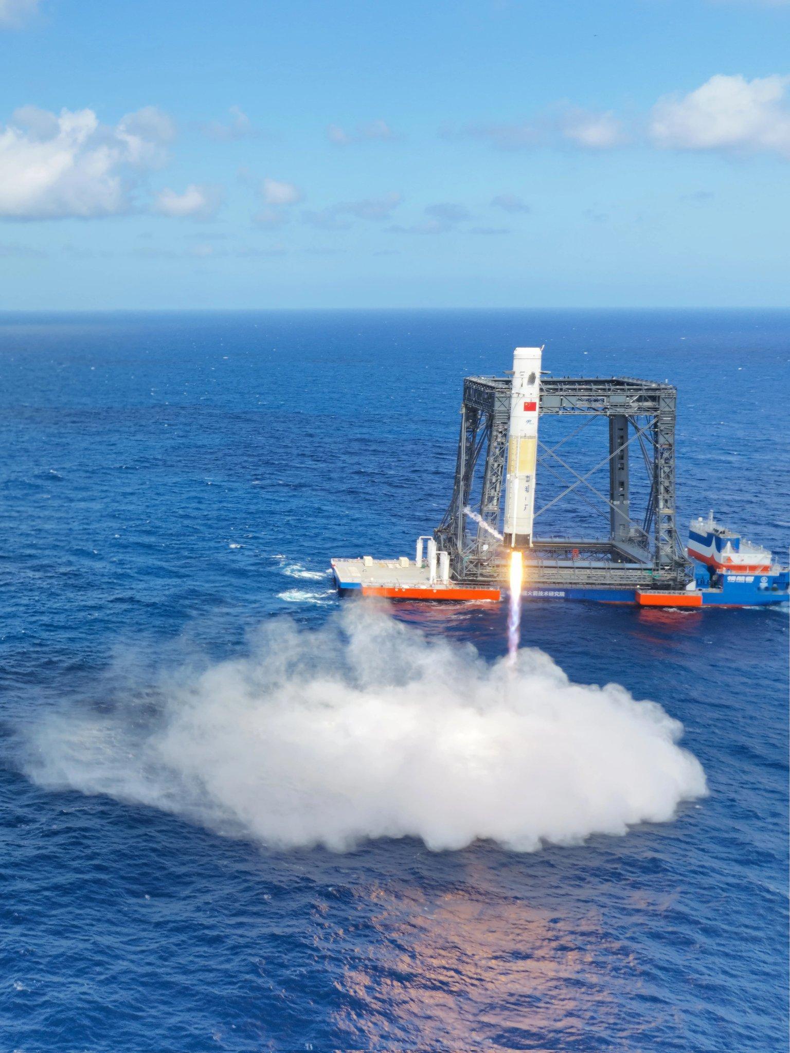 🔻长征十号甲火箭一级溅落成功！🔻国家队强啊。你预料到长征十号一级今天会有这样