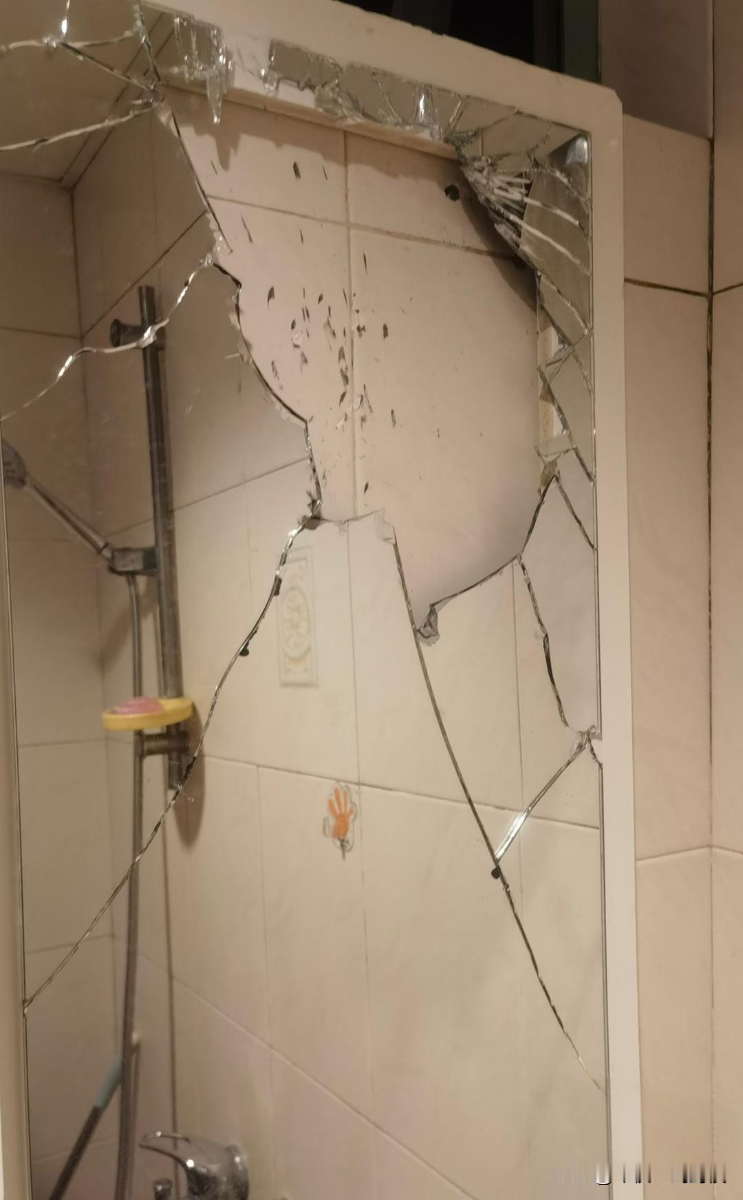 富二代，一旦家道中落，家族企业因为疫情或者投资陷阱破产，特别容易抑郁。
我在网上