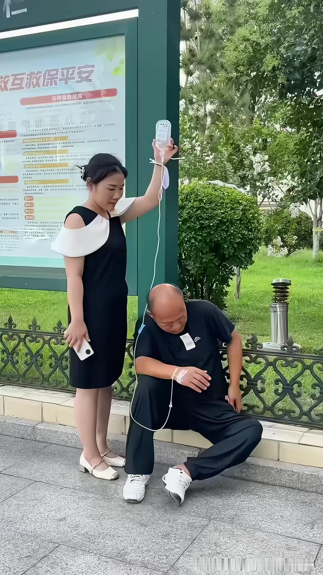 在路边看到有人给倒地的人急救，真的会让人觉得暖心又安心。就像2026年7月20日