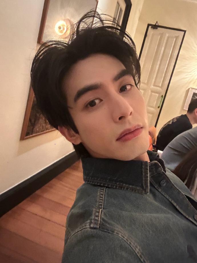宋威龙浓颜帅哥冲击力宋威龙浓颜帅哥冲击力真的是秒到我了呀，完全就是帅我一脸！这张