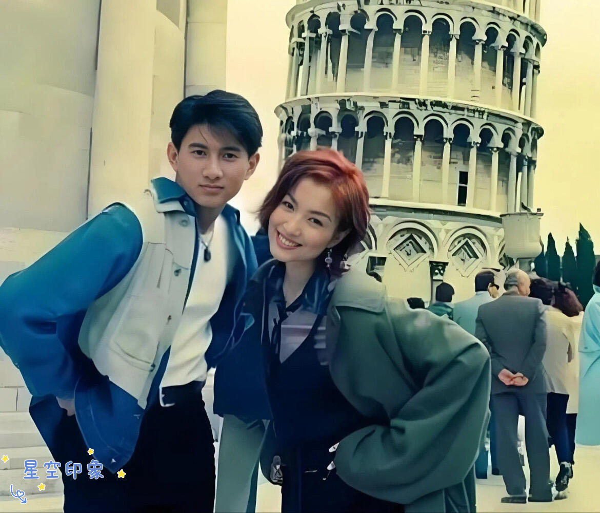 1994年，吴奇隆和郑秀文赴意大利拍摄外景，来到著名的比萨斜塔前留影，十分开心，
