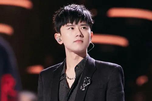 张杰和云朵的嗓音有缺陷

细心的观众不难发现，有一类歌手是有局限性的，只适合在高