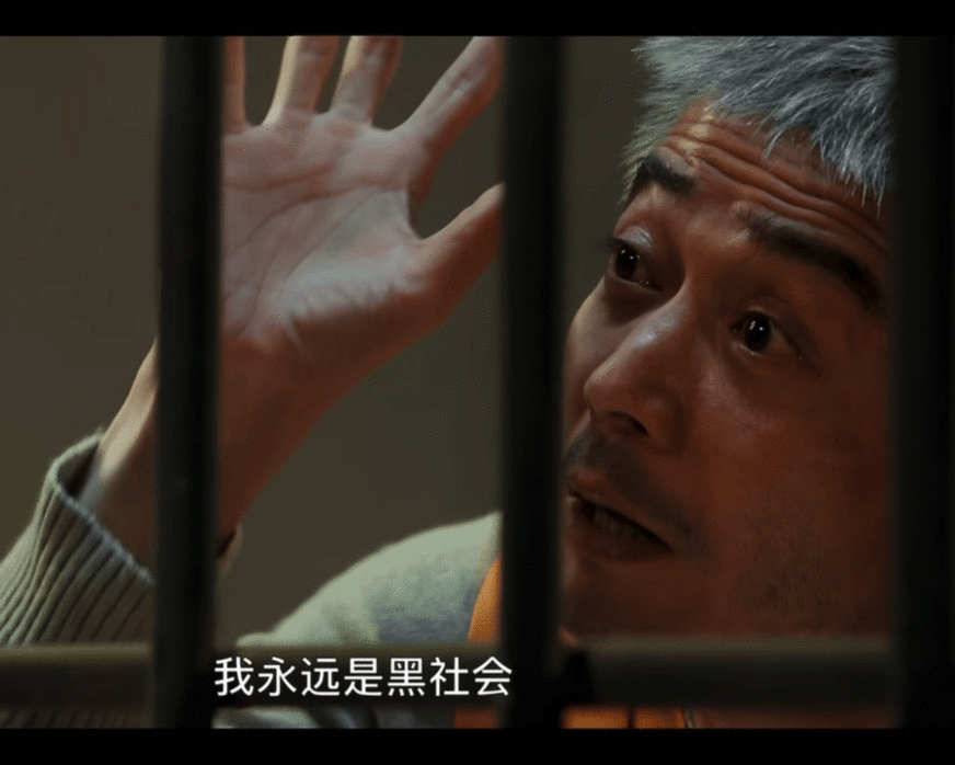 杨烁也不知道万海的结局杨烁拍杀青了都没出狱以法剧宣直播艺人上窜下跳 家人们谁懂，