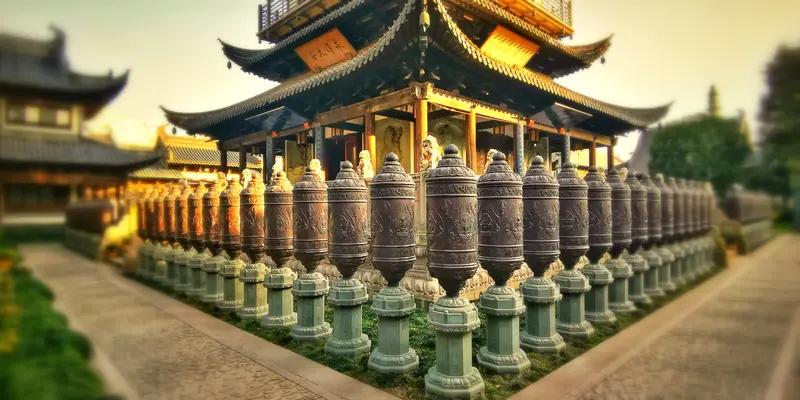 上联：晨钟幕鼓千年寺，下联邀对千古绝句万年长