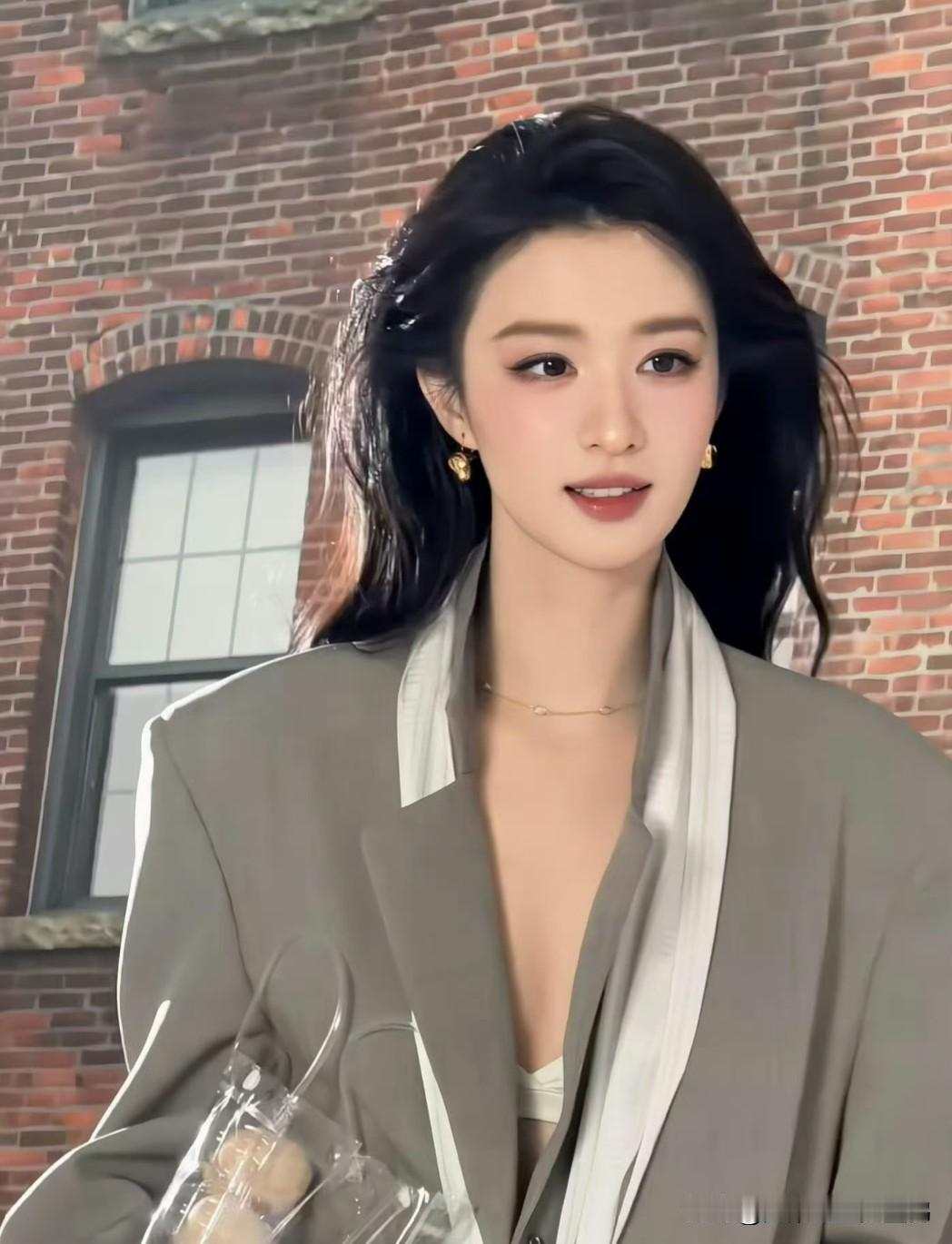 发型师晒王楚然新造型，网友：这颜值气质，简直是复刻版刘亦菲

给艺人做完造型后，