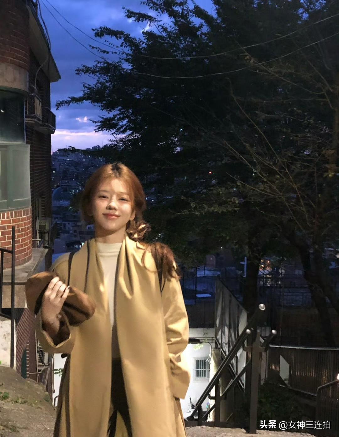 黄昏时分，漫步在城市街头，感受生活的美好。