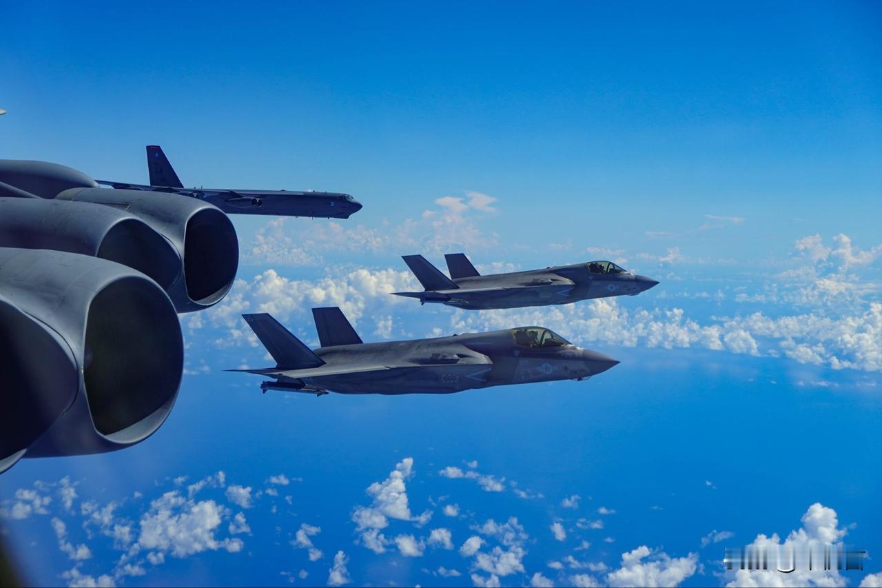 美国空军第12航空队公布了本周早些时候由几架 B-52H“同温层堡垒”远程战略轰